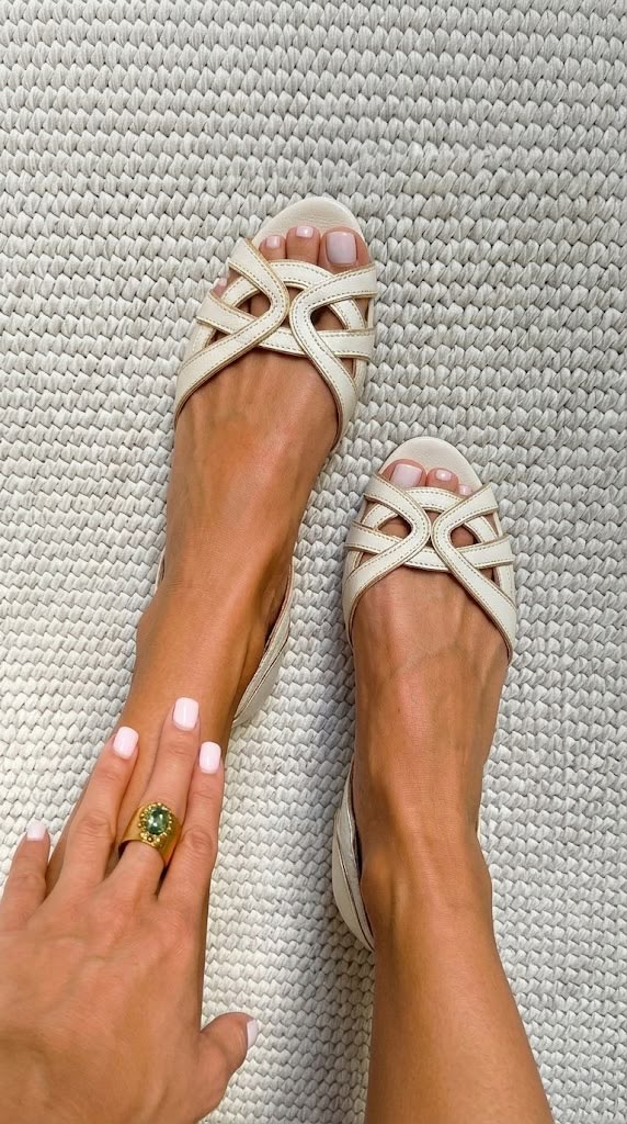 CAMILLA™ | FLATE SANDALER I KREM