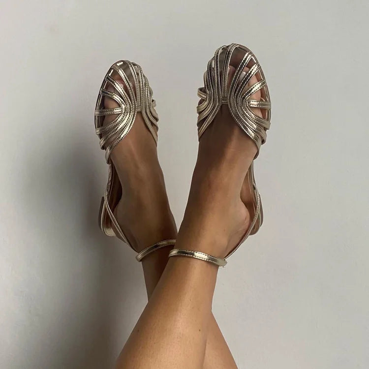 VITTORIA™ | FLATE SANDALER MED SMYKKEDETALJ
