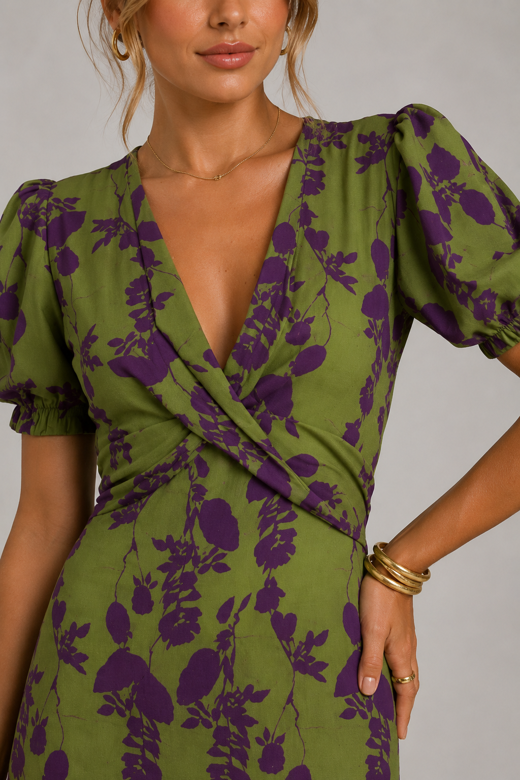 VIREL™ | AVSLAPPET BLOMSTRET MIDIKJOLE