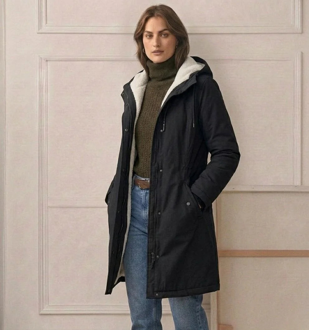 MARJORIE™ | KOSELIG KÅPE MED HETTE  –  SVART