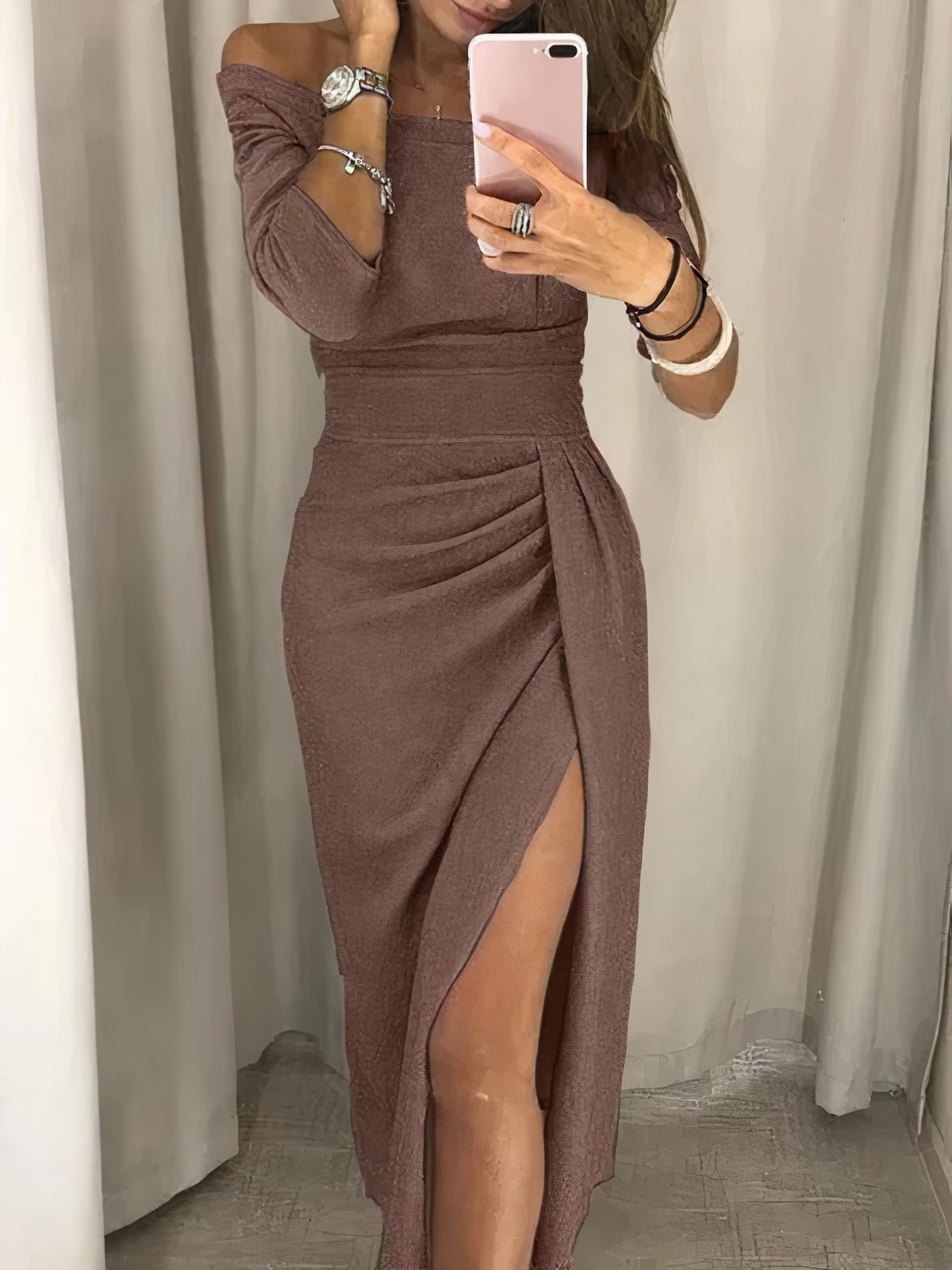 LILLEMOR™ | GLITRENDE OFF-SHOULDER KJOLE MED SPLITT