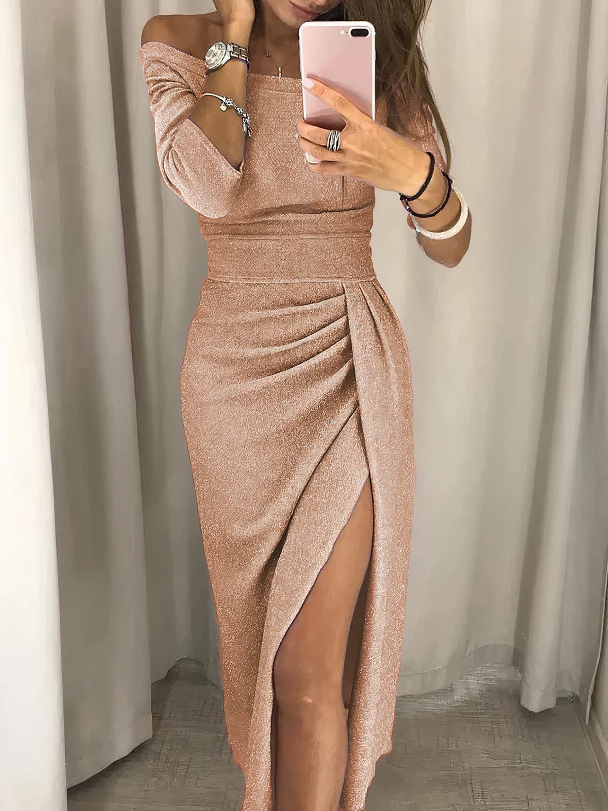 LILLEMOR™ | GLITRENDE OFF-SHOULDER KJOLE MED SPLITT