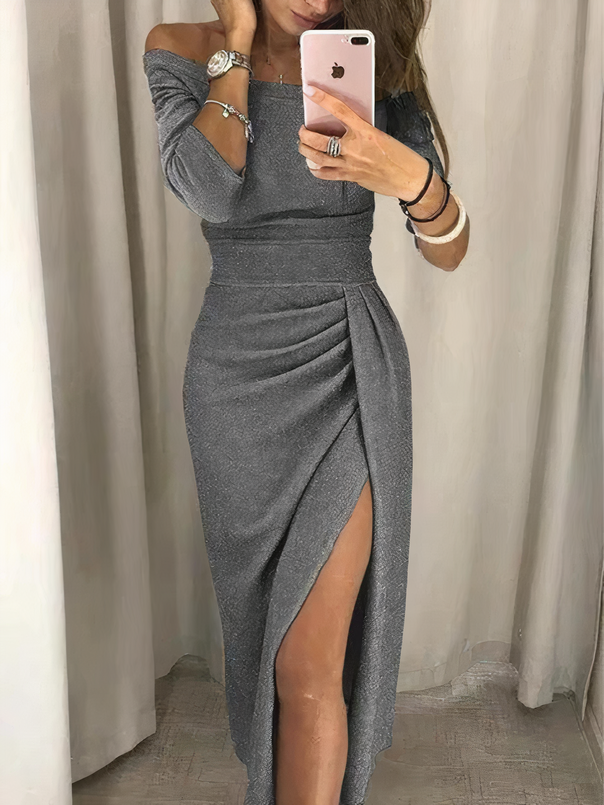 LILLEMOR™ | GLITRENDE OFF-SHOULDER KJOLE MED SPLITT