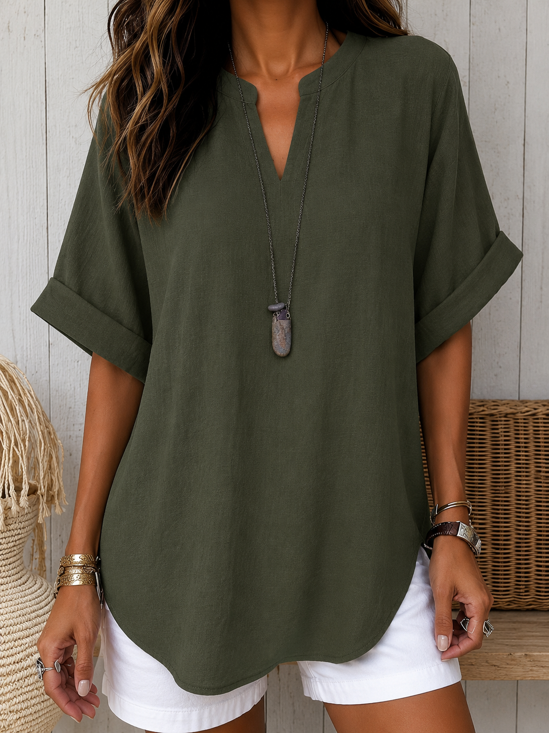 EMMA™ | KORTERMET HVERDAGSBLUSE — Armégrön