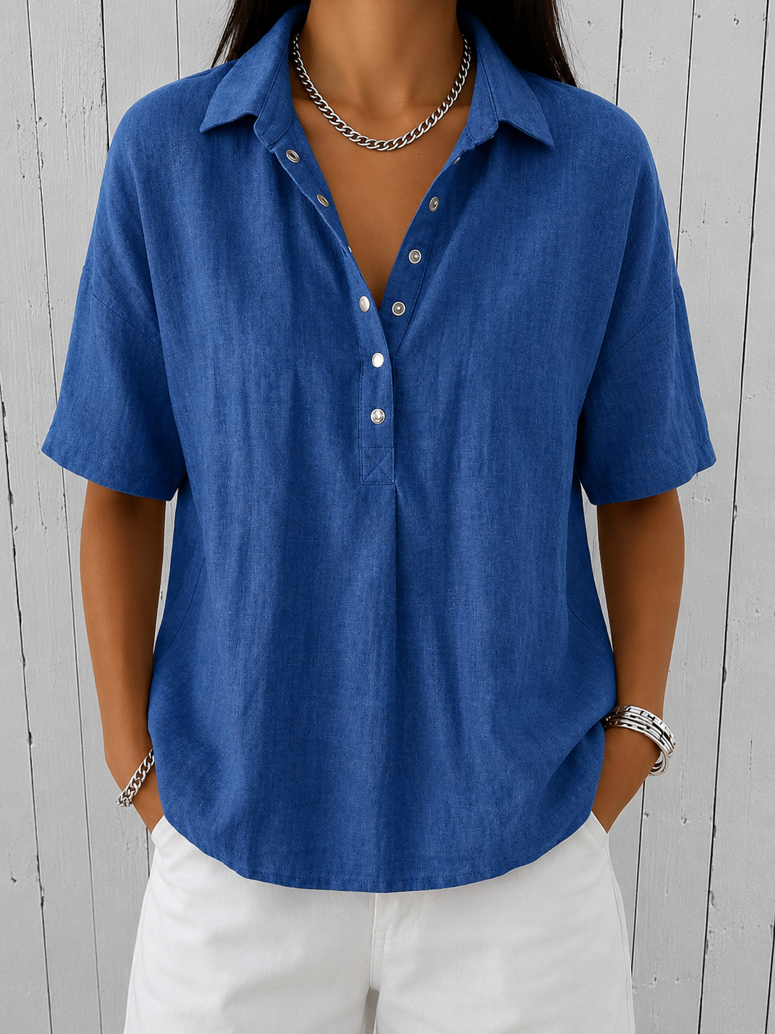 AVA™ | BLUSE MED KRAGE OG KNAPPER — Blå