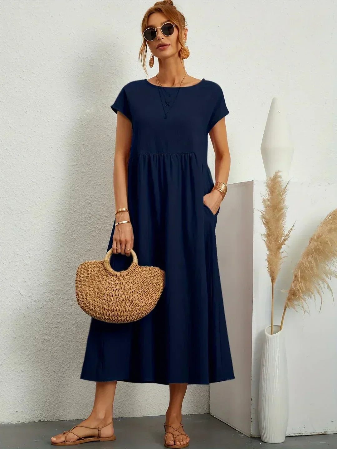 BIANKA™ | ELEGANT MIDIKJOLE — Marineblå