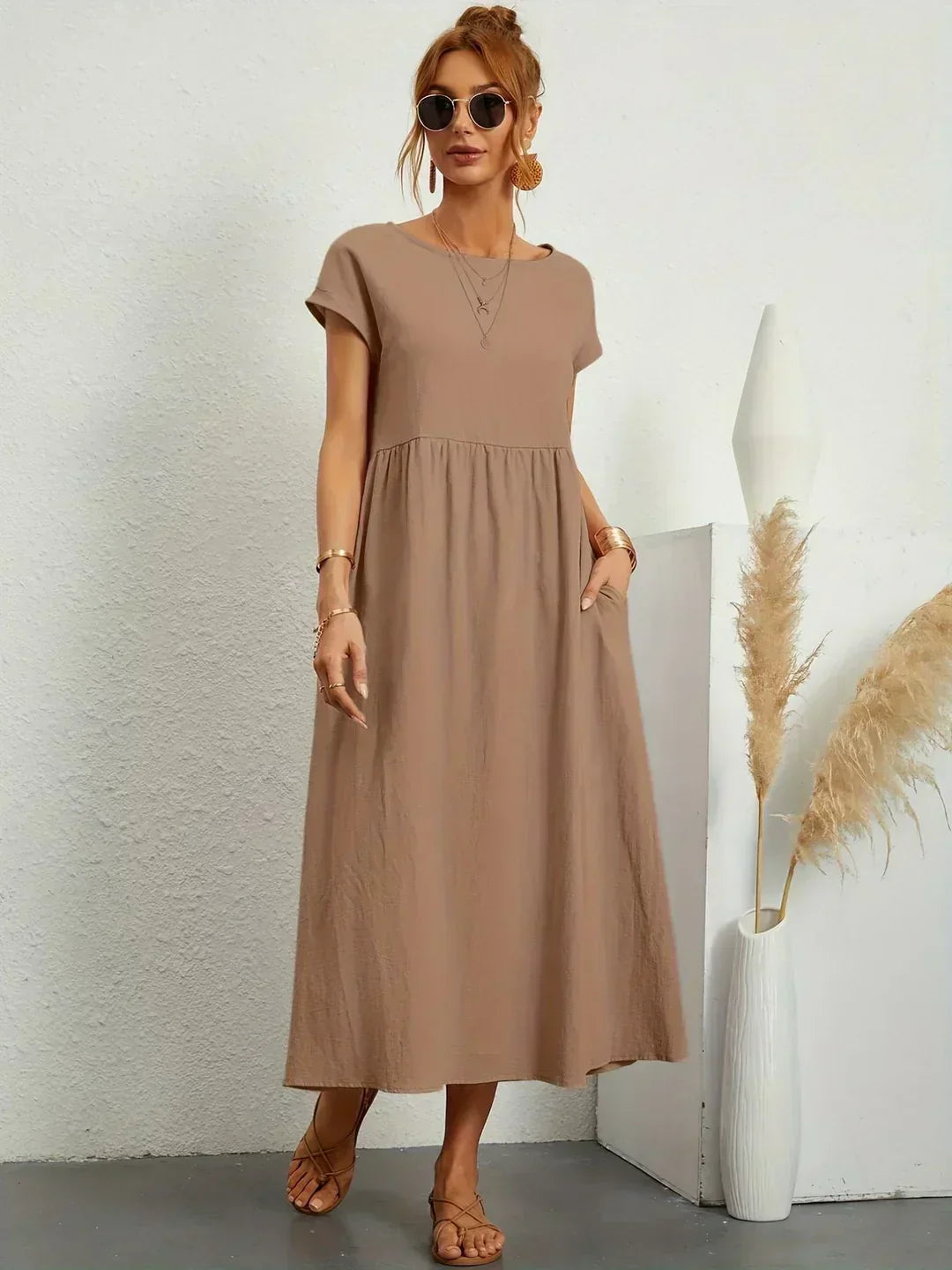 BIANKA™ | ELEGANT MIDIKJOLE — Beige