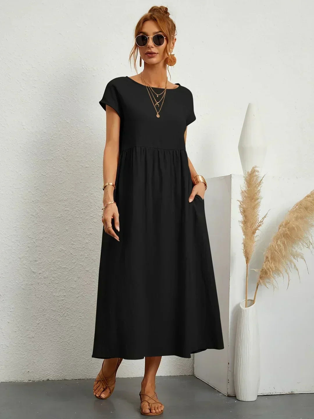 BIANKA™ | ELEGANT MIDIKJOLE — Svart