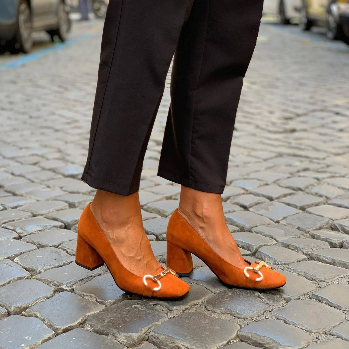 GOLDPUMPS™ | ELEGANTE PUMPS MED GULLDETALJ