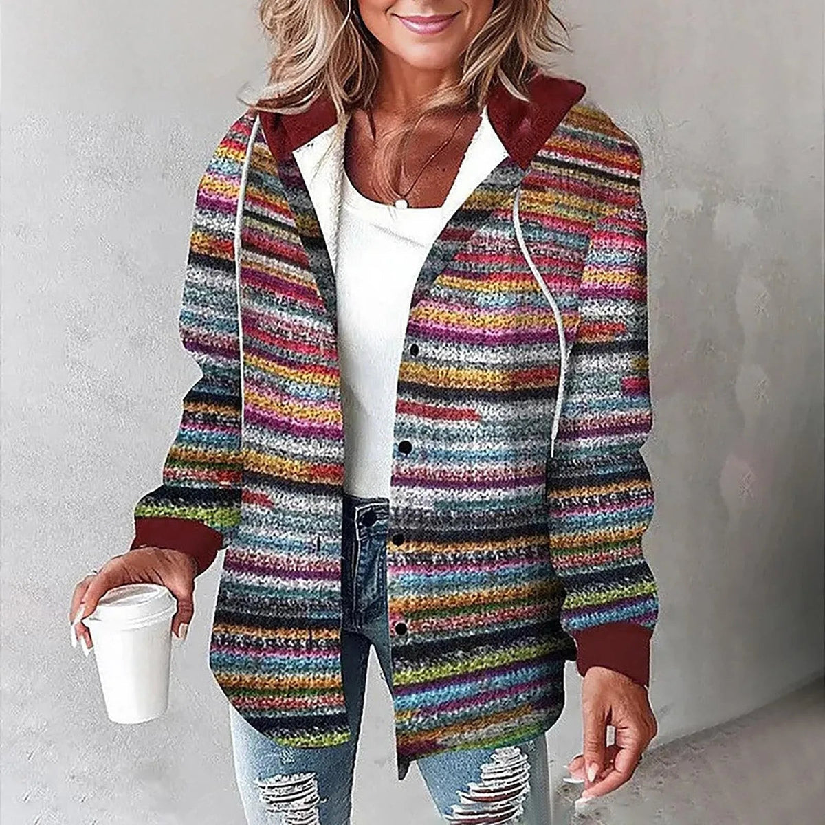 KRISTINE™ | RUTETE SKJORTEJAKKE MED HETTE — Rainbow Stripe
