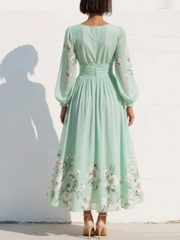 Odelia | Blomstret Midikjole med Flytende Silhuett
