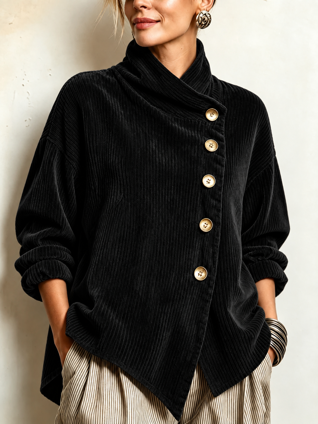 Olivia™ Knappebluse med Krage — Svart