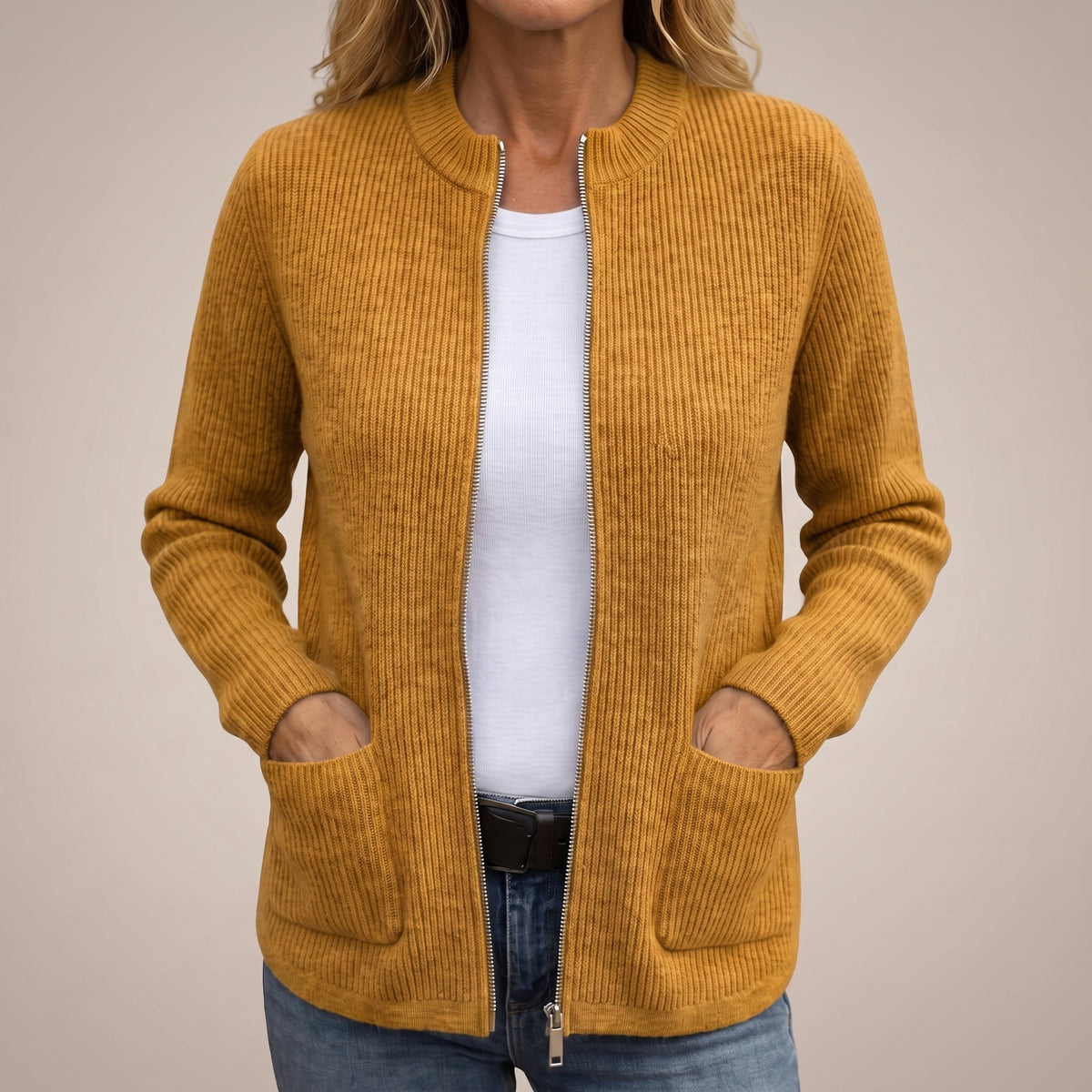 Anneli™ Cardigan med Dype Lommer — Gul