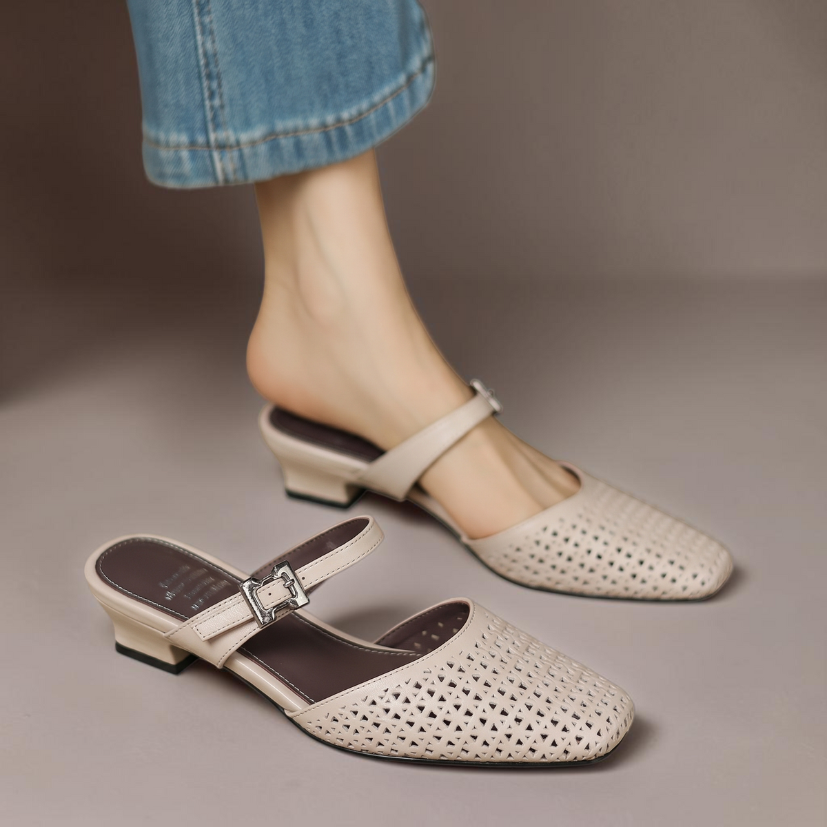 NILDA™ | ELEGANTE MULES MED PERFORERING — Hvit